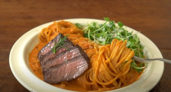 Spaghetti in Spicy Pink Sauce with Seared Steak