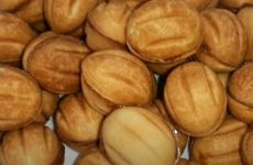 Home-Baked Walnut Cookies with Sweetened Condensed Milk Filling